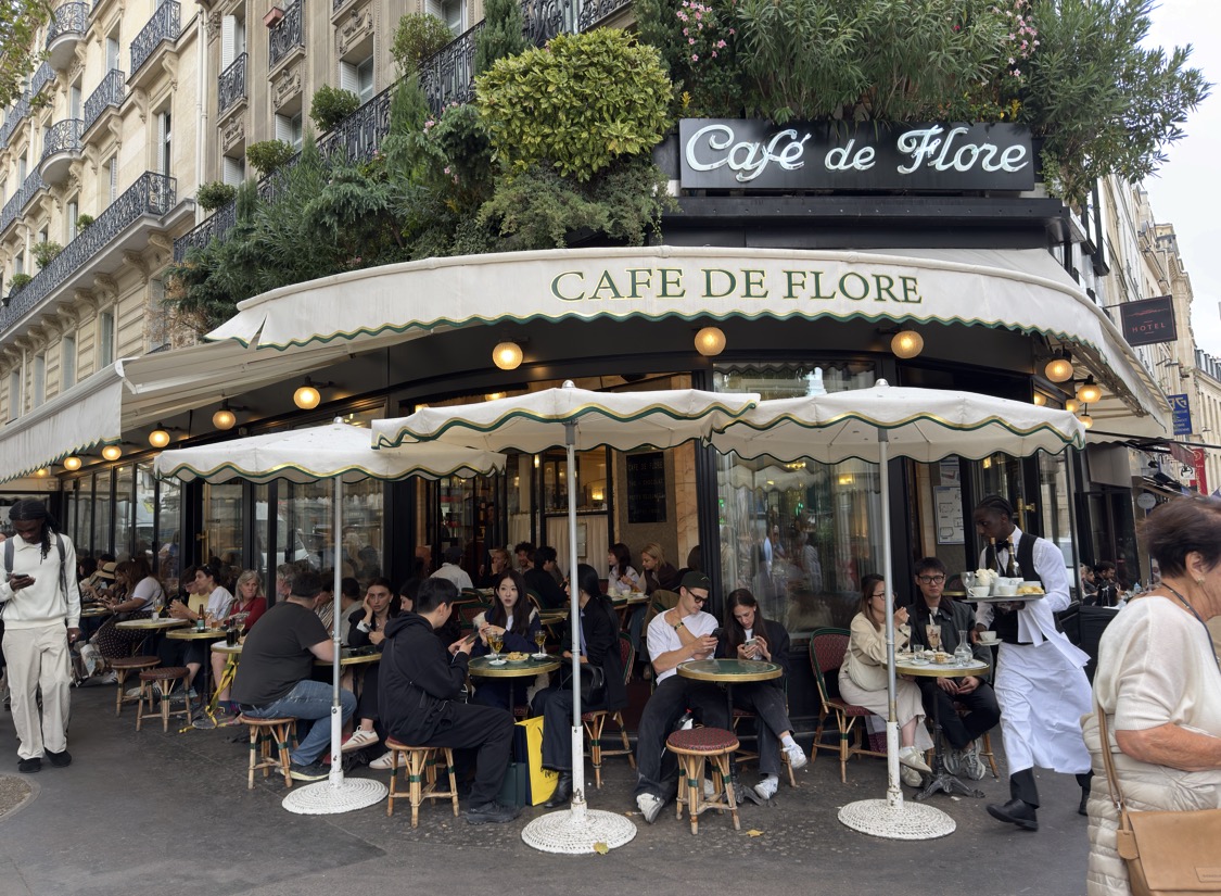巴黎聖日耳曼大道上的花神咖啡館 Café de Flore 外觀