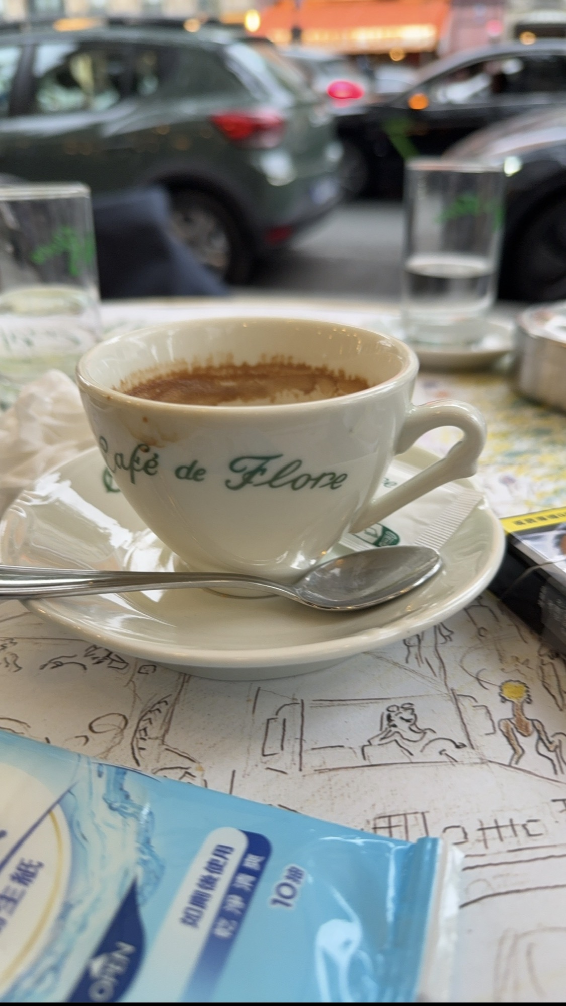 花神咖啡館 Café de Flore 咖啡杯特寫